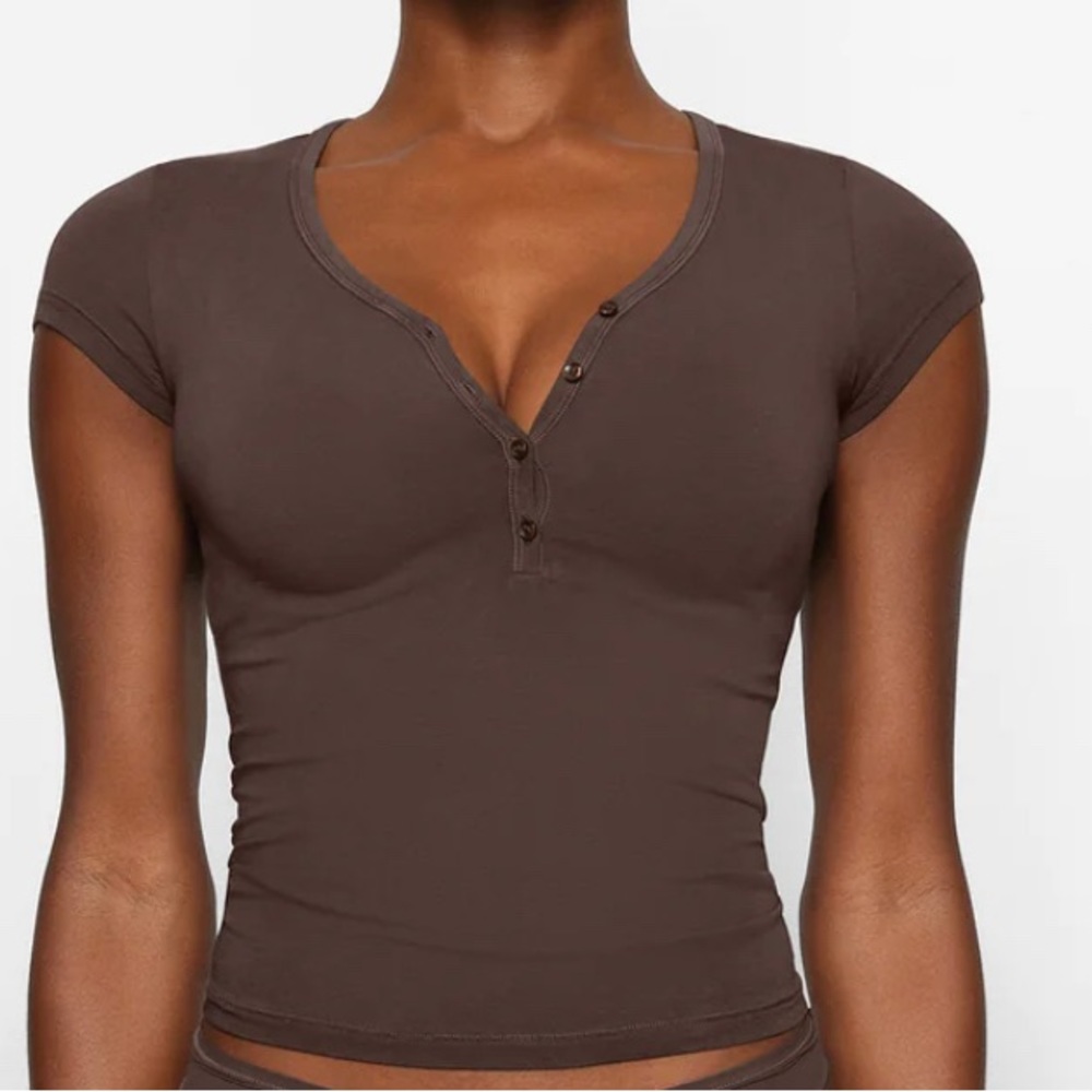 Skims new vintage Henley tshirt in cocoa